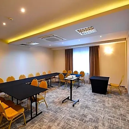福克斯会议中心酒店 3*